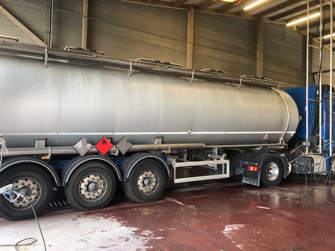 Pollution d'une citerne d'hydrocarbure : gestion et sauvetage de la matière.