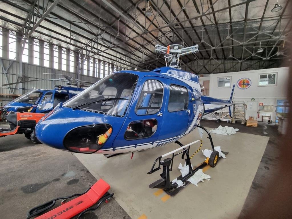 Hélicoptère Écureuil AS 350 B2 endommagé en cours de transport : constatation des dommages, évaluation du préjudice, recherche des causes du sinistre (vandalisme).